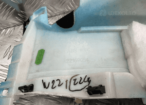 Mercedes W221 poszycie osłona słupka prawy tył A2216905425 4