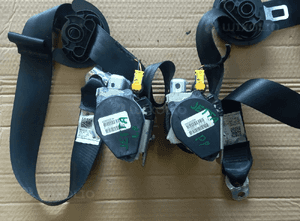 Vw  Jetta pas bezpieczeństwa przedni prawy lub lewy  1K4857706AF 1K4857705AF 1