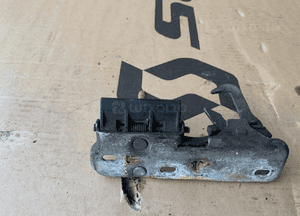 Zamek rygiel maski przód VW EOS 1Q0823480 3