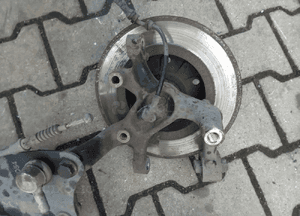 Audi A3 8P 3D wahacz tył tylny piasta prawa lewa 2