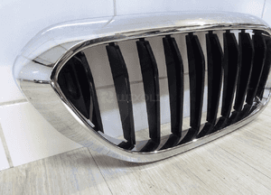 Prawa atrapa nerka grill bmw 5 G30 G31 7383520 3