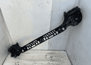 ŚLIZG ZDERZAKA ŚRODKOWY TYŁ TYLNY BMW F10 7184766 1