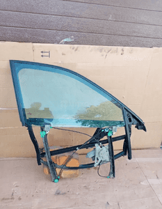 Mechanizm podnośnik szyby ramka prawy przód Audi A4 B5 8D0837754 1