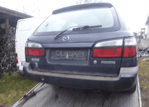 Mazda 626 97-02 kombi szyba tylna tył w klapie 4