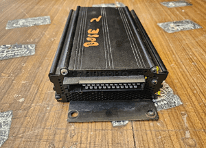 Wzmacniacz BOSE 8E5035223A Głosników Subwoofer Radio Amplituner AUDI A4 B6 B7 5