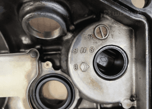 Nissan Primera P12 X-Trail T30  2.2 DCI P 12  pokrywa zaworów głowicy  silnika YD22 2