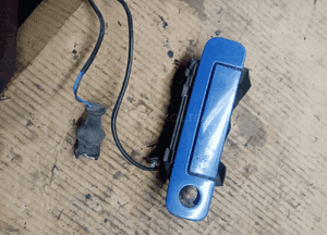 Klamka zewnętrzna lewy przód Audi A4 B5 80 A8 4A0837205D 8D0837207A 2