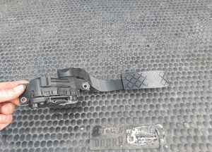 Potencjometr 8E1721523 B Pedał Gazu Przyspieszenia Czujnik EU Audi A4 B6 B7 Diesel 6
