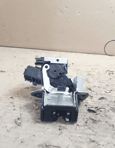 ZAMEK KLAPY TYŁ MAZDA 3 C6728 2