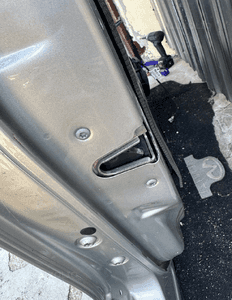 MERCEDES E 211 drzwi lewe przednie szyba listwa lakier 744 7