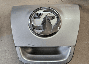 Opel Astra J 4 IV HB klamka klapy tył tylnej mikrostyk blenda 1
