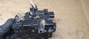 Zamek lewy przód przedni lewy Audi A4 B6 9PIN 2