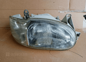 Lampa prawy przód przednia prawa Ford Escort MK7 1