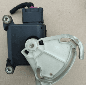 Audi A4 B5 lift silniczek sterowania nawiewu klimatyzacji sterownik 8D1820511E 3