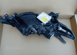 Mazda 5 V lampa przod xsenon prawa  06 4