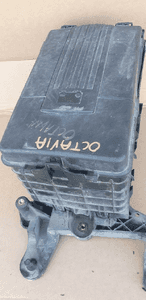 Obudowa podstawa akumulatora Skoda Octavia II 1K0915333C 1K0915335C 1K0915336B 11
