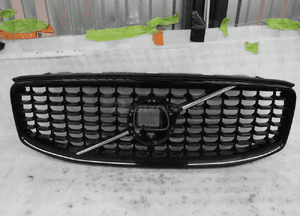 VOLVO XC60 II Lift R DESIGN grill atrapa 32409198 32133812 CAŁY 1