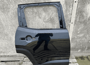 Drzwi tyl tylne prawe jeep renagade  listwa ladne 1