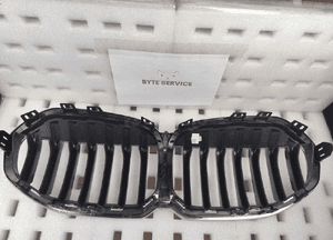BMW seria 1 F40 Grill Atrapy Nerki 812212002 707680065 51135A39368 4