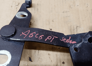 Zawias klapy bagażnika prawy tył Audi A6 C6 4F5827302 6