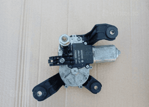 Opel Astra J silniczek wycieraczki tyl tylny 1