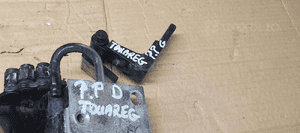 Zawias prawy przód przedni górny dolny VW Touareg 7L0831412 6