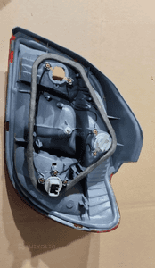Lampa lewa tył tylna toyota yaris i 1 hb 3