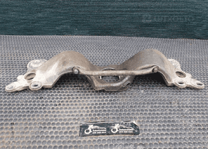 Łapa Wspornik 8E0399263S Poduszka Podpora Belka Skrzyni Skrzynia Biegów Audi A4 B6 B7 9