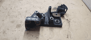 Łapa wspornik silnika Land Rover Freelander 2.0 D KKU103180 3