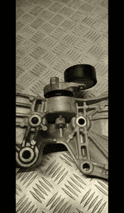 Mercedes W177 łapa alternatora 117105989R 9