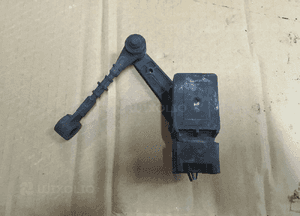 Czujnik zawieszenia przedni prawy RQH500061 Land Rover Discovery 3 III 1