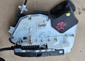 VW  Passat B8 zamek drzwi tyl tylny prawy  lewy 5E0839015A 5E0839016A 4