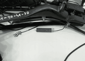Słupek siłownik dachu lewy K744 mercedes sl R230 10