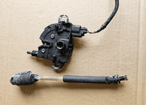 Ford Focus MK2 zamek maski wkladka 5