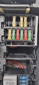 MERCEDES W177 SKRZYNKA BEZPIECZNIKÓW A1775404707 11