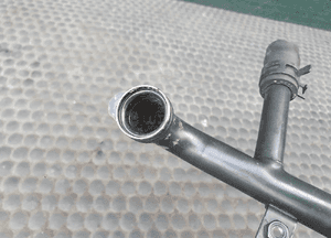 Magistrala 06B121065AA Przewód Rurka Króciec Wody Płynu 2.0 ALT 20V Audi A4 B6 B7 A6 C5 VW 10