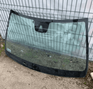 MERCEDES E 207 szyba przód przednia czujnik kamera 1