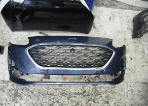 Ford kuga MK3 vignale z grilem zderzak przedni 1