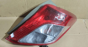 Lampa prawa tył tylna toyota yaris iii 3 1