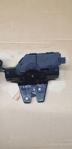 Zamek klapy bagażnika BMW 3 E46 8196401 3
