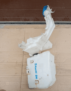 Zbiorniczek płynu spryskiwaczy pompki VW Passat B6 3C0955453E 2