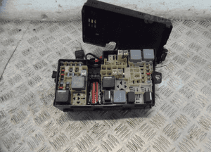 VOLVO V40 D3 2014R SKZYNKA BEZPIECZNIKÓW 1,6D 3