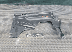 Osłona 8E0825216C Plastik Podwozia Podłogi Przeciwbłotna Prawa Tyl Tylna Quattro 4x4 Audi A4 B6 B7 Sedan Kombi 5