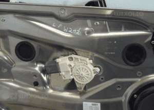 MERCEDES E-KLASA W212 PODNOŚNIK SZYBY PRZÓD LEWY  SEDAN 2
