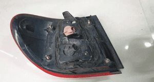 Nissan almera N16 lampa tylna prawa 2