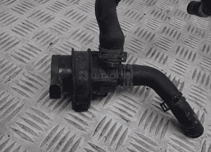 VOLVO V40 II 1.6 D2 POMPA OBIEGOWA 30950000 1