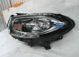 Mercedes 246 lift lampa przednia lewa 2