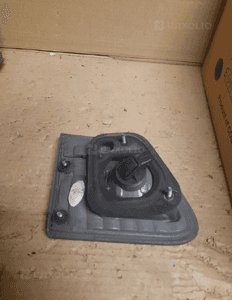 lampa prawa w klape avensis t27 2