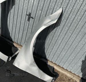 MERCEDES r 251 błotnik prawy przedni uszkodzony 2
