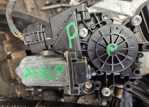 Audi A3  8L silniczek podnoszenia szyby prawy lewy 1